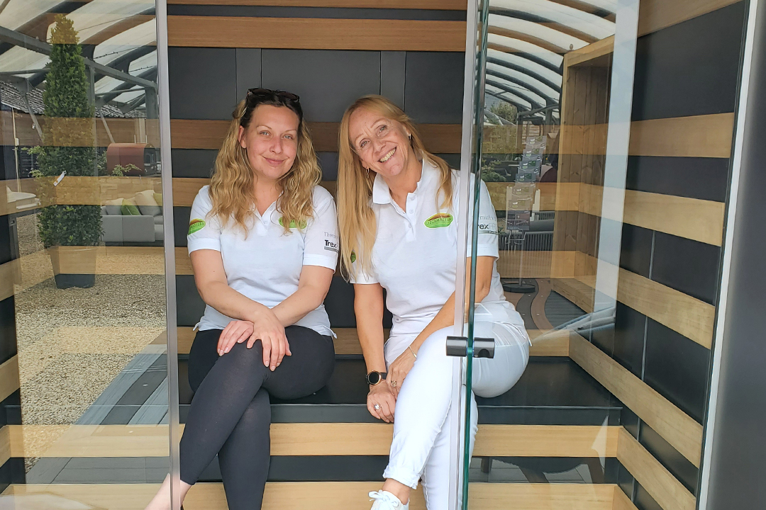 thermalux-sauna-with-people-inside